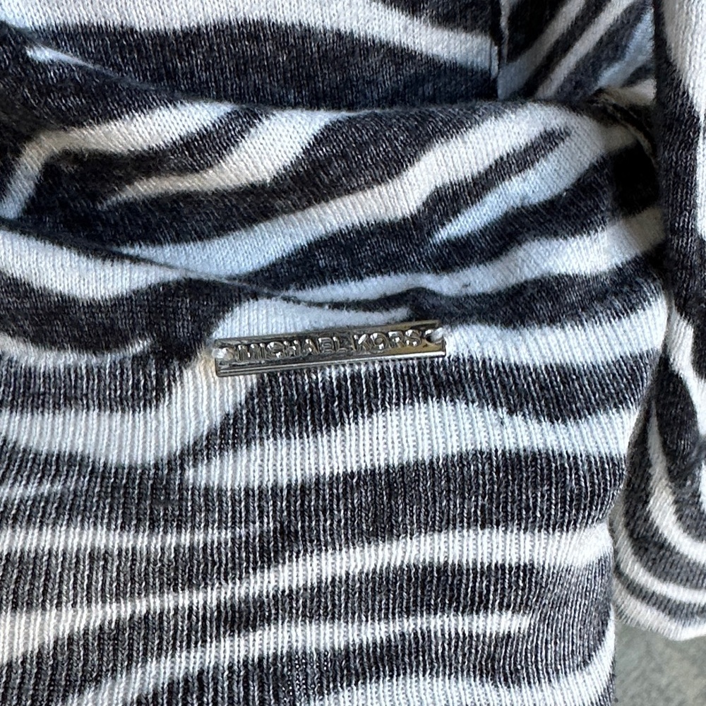 Michael Kors Women’s Black and White Zebra Long Sleeve Top - Picture 2 of 3
